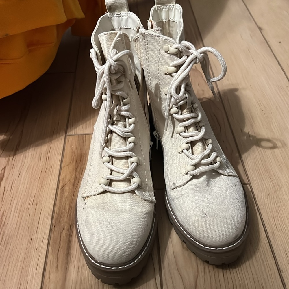 Boots - Picture 3 of 6